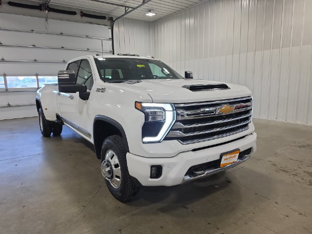 Used 2024 Chevrolet Silverado 3500 High Country w/ Technology Package AWD/4WD image 2