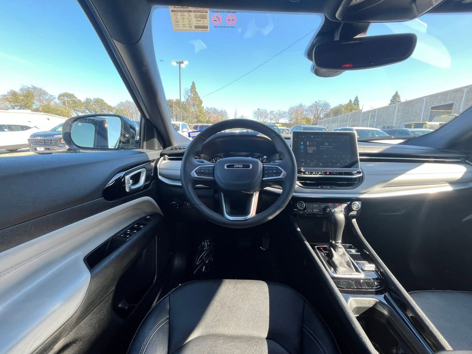 Used 2025 Jeep Compass Limited image 35