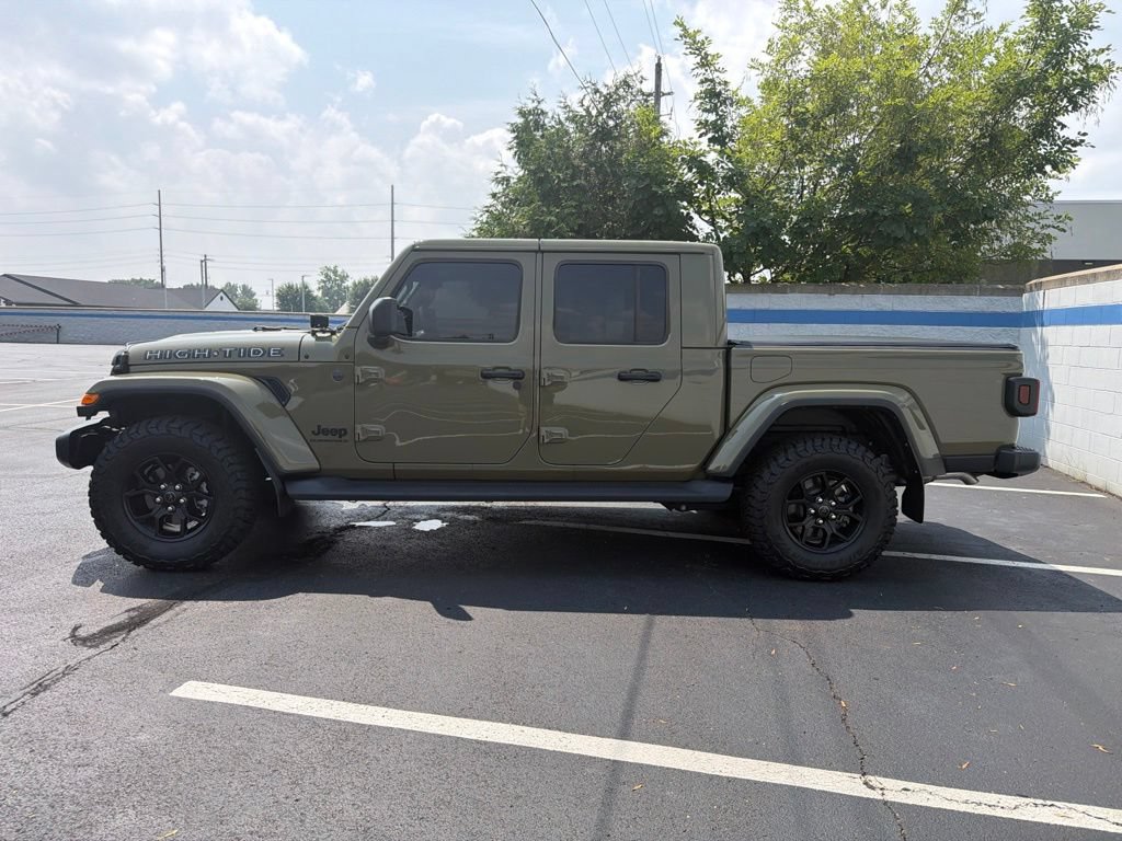 Used 2025 Jeep Gladiator Sport AWD/4WD image 2