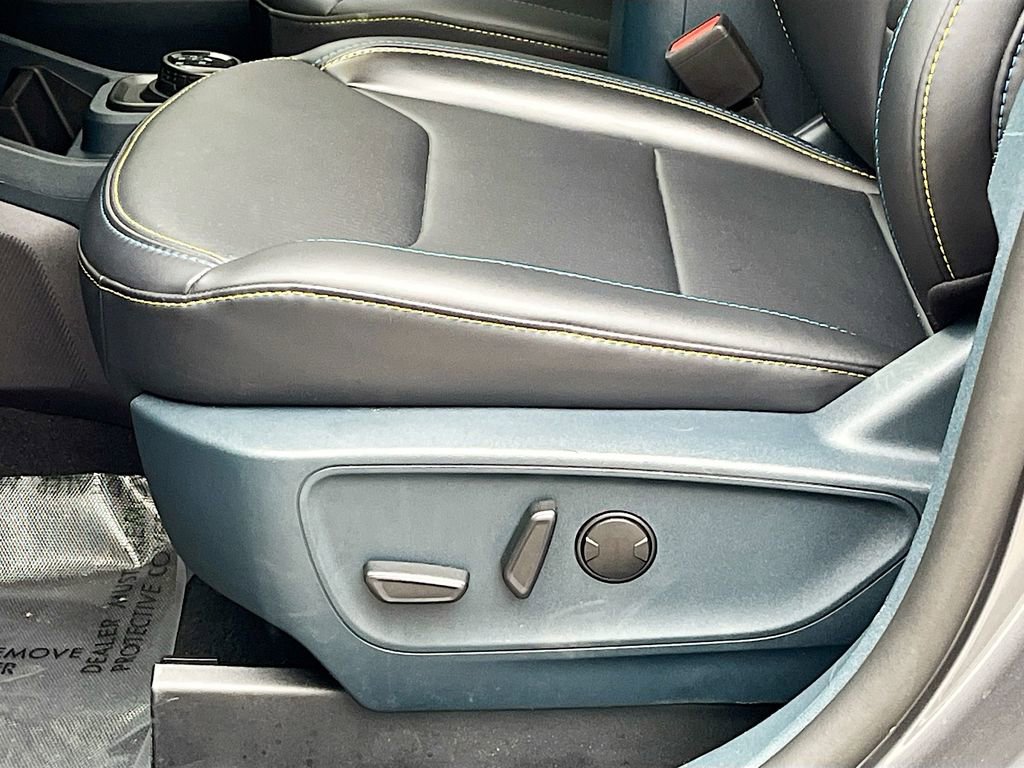 Used 2025 Ford Maverick Lobo image 18