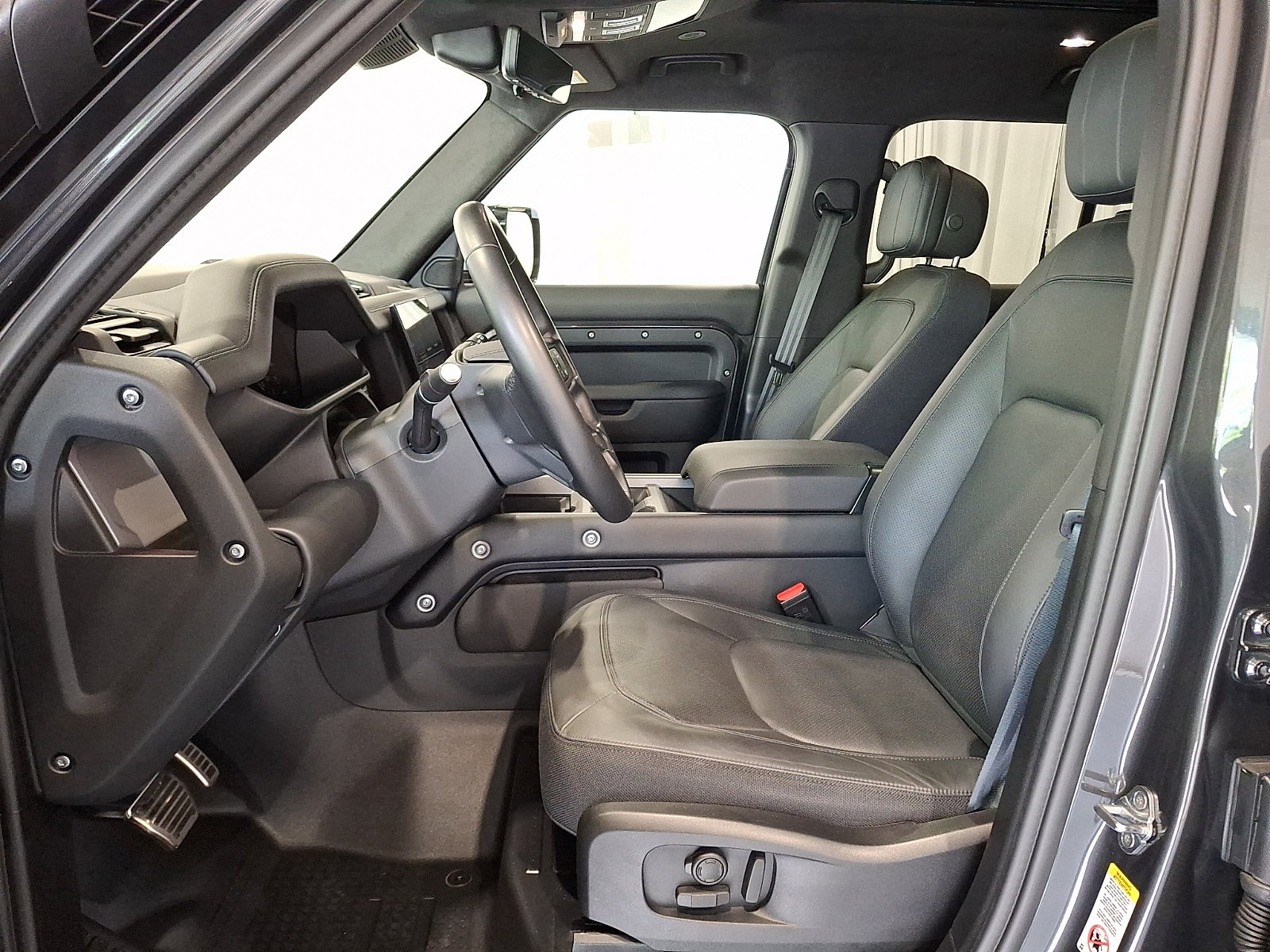 Certified 2025 Land Rover Defender 110 X AWD/4WD image 11