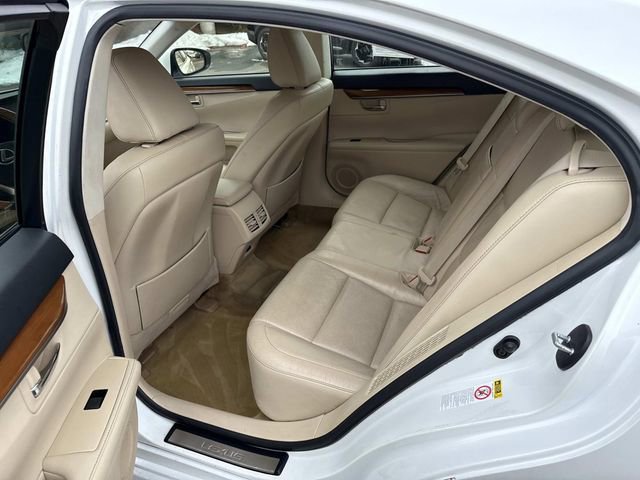 Used 2013 Lexus ES 300h w/ Luxury Pkg image 17