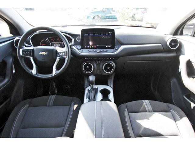 Used 2025 Chevrolet Blazer LT AWD/4WD image 9