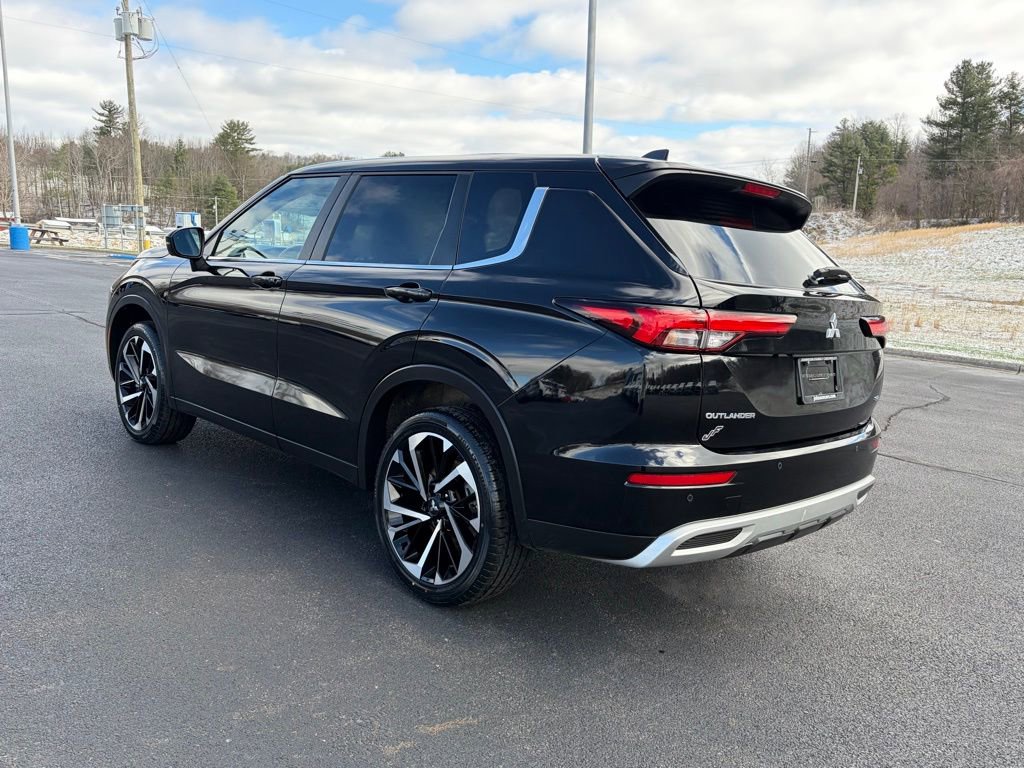 Used 2024 Mitsubishi Outlander SE AWD/4WD image 5