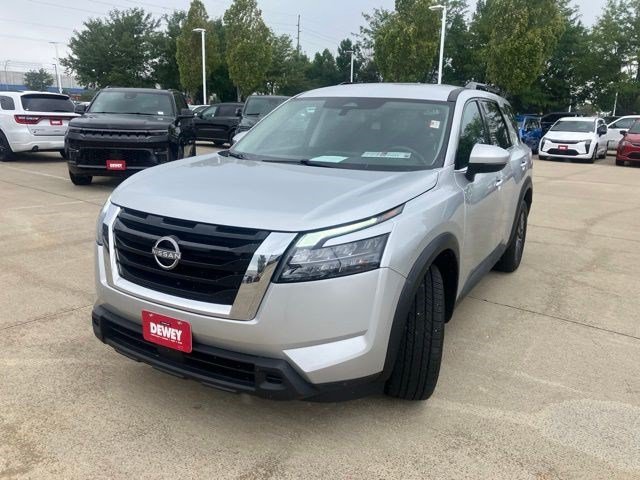 Used 2024 Nissan Pathfinder SV AWD/4WD image 3