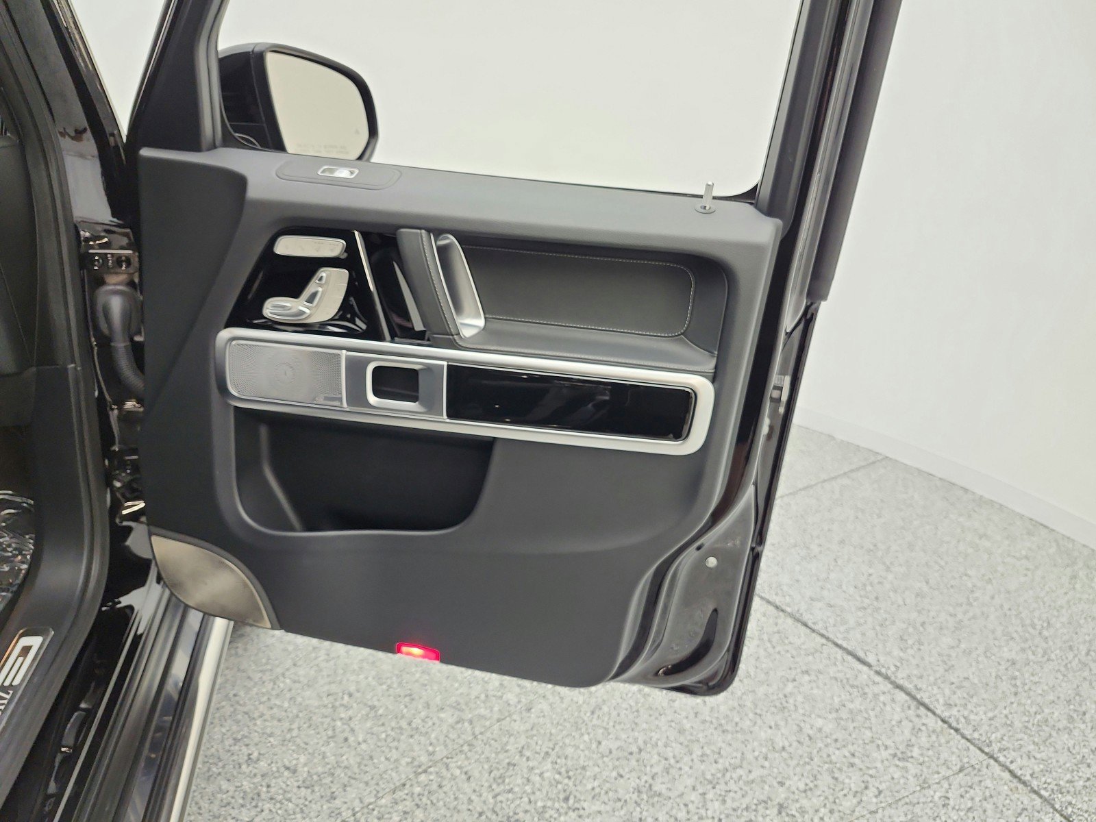 Used 2025 Mercedes-Benz G 550 image 28