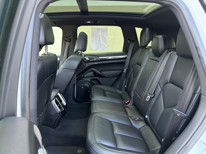 Used 2015 Porsche Cayenne S AWD/4WD image 15