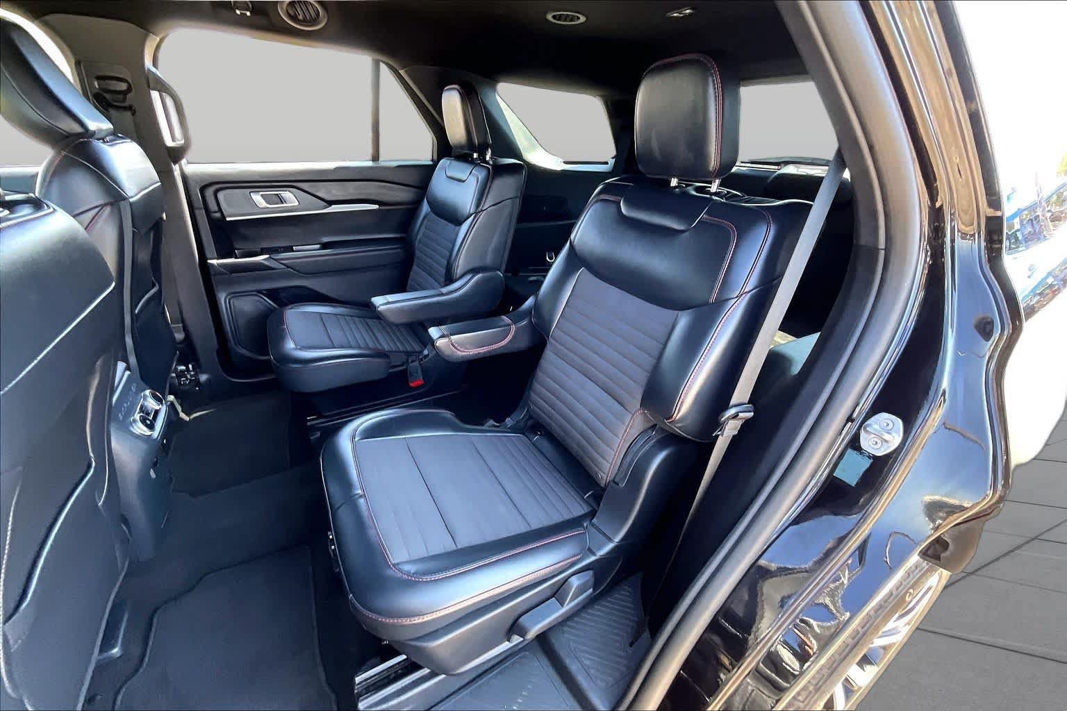 Certified 2025 Ford Explorer ST-Line AWD/4WD image 19