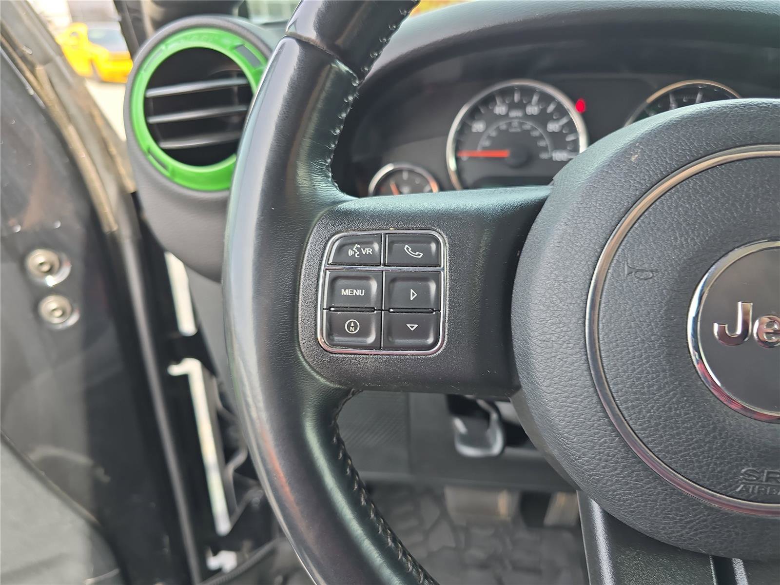 Used 2018 Jeep Wrangler Unlimited Sahara w/ Connectivity Group image 30