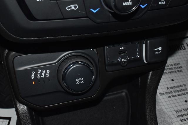 Certified 2021 Jeep Renegade Latitude w/ Luxury Group I AWD/4WD image 24