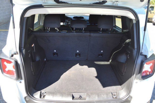 Used 2023 Jeep Renegade Latitude image 38