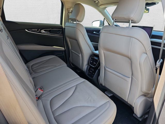 Used 2022 Lincoln Nautilus Reserve w/ Equipment Group 201A image 11