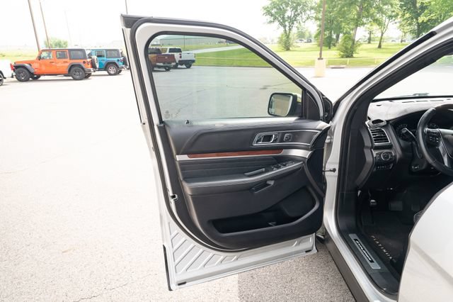Used 2019 Ford Explorer Platinum AWD/4WD image 13
