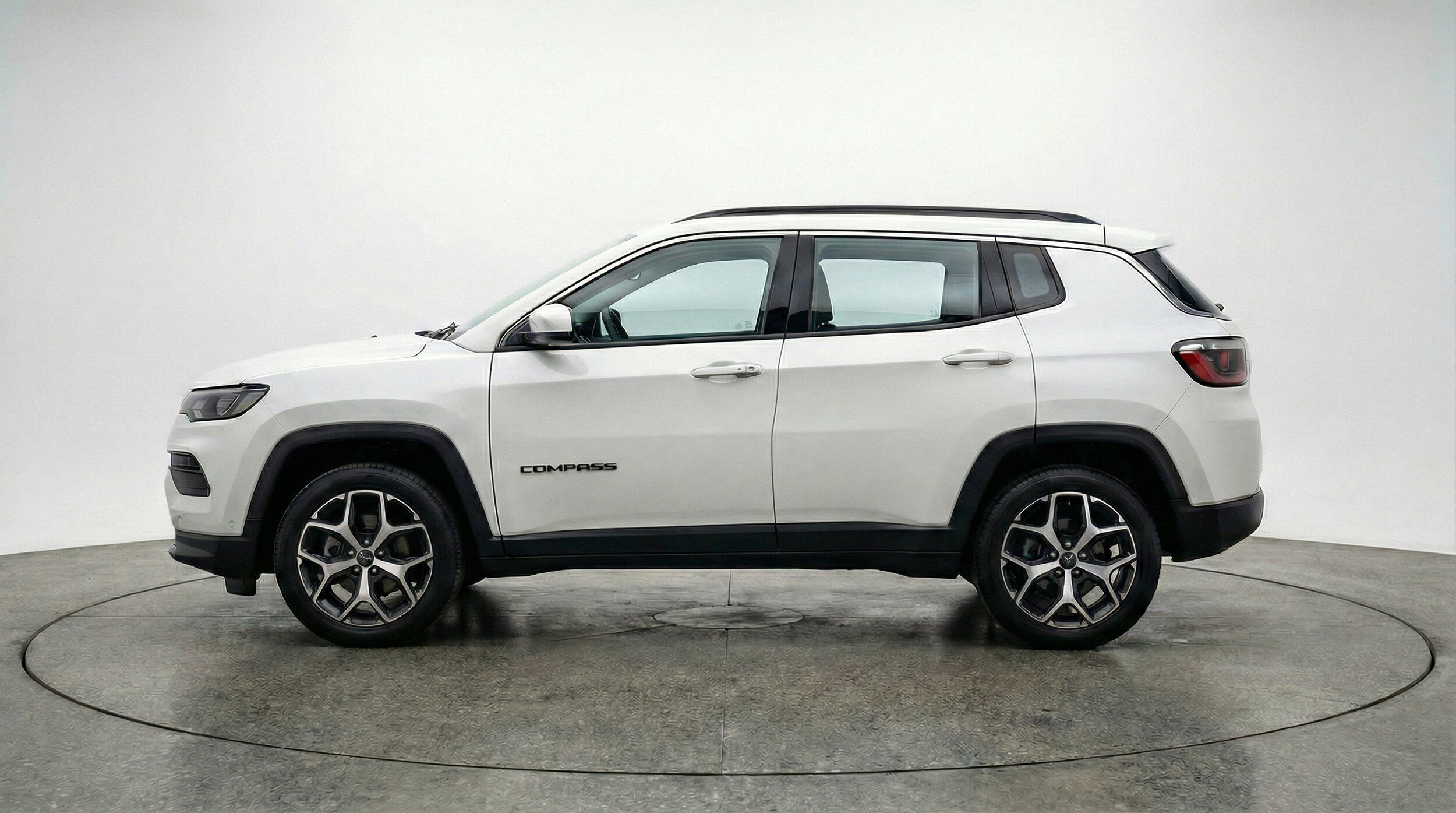 Used 2025 Jeep Compass Limited AWD/4WD image 4