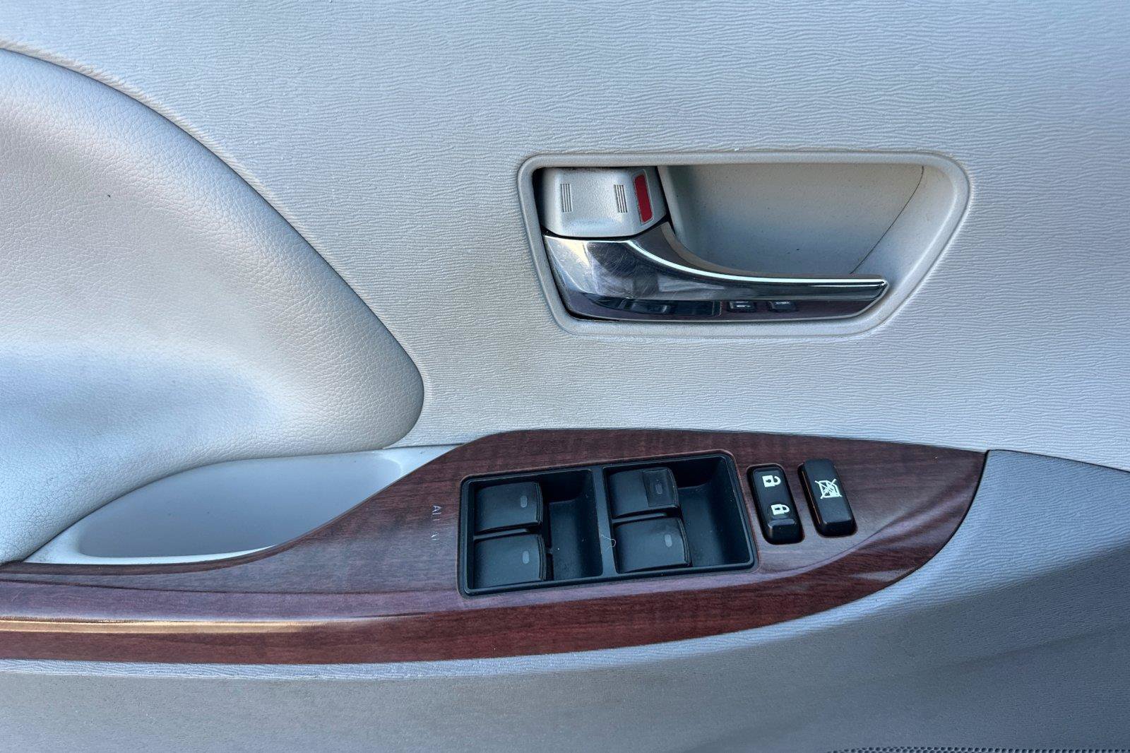 Used 2014 Toyota Sienna XLE FWD image 11