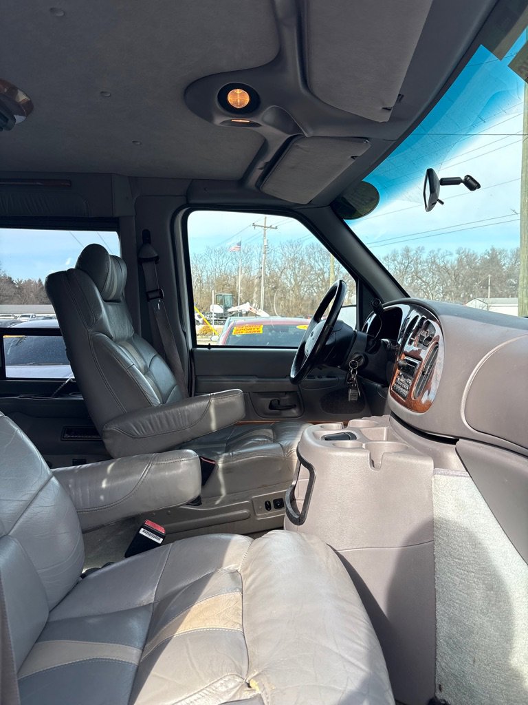 Used 2002 Ford E-150 and Econoline 150 image 16