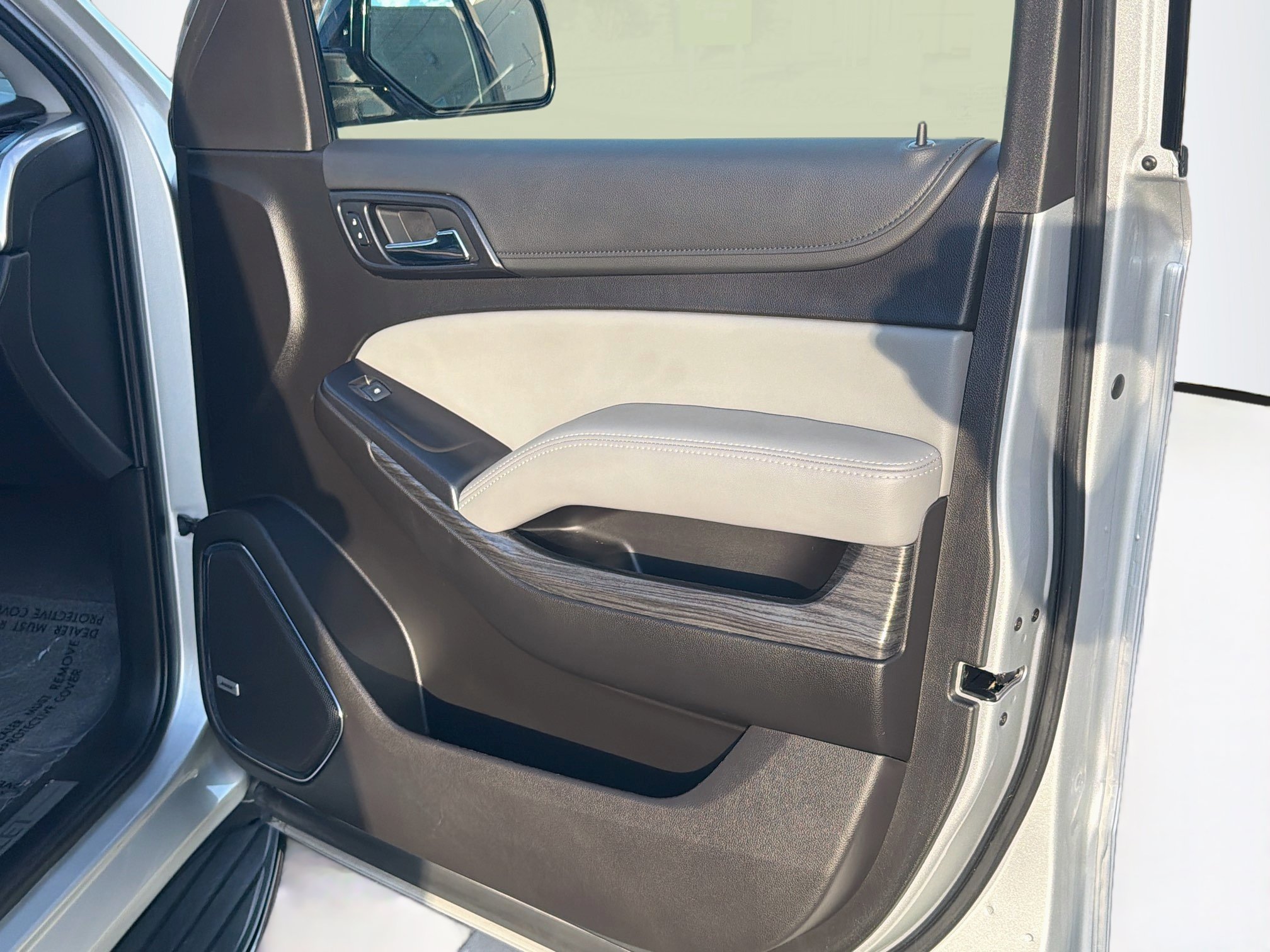 Used 2020 Chevrolet Tahoe LT w/ RST Edition AWD/4WD image 36