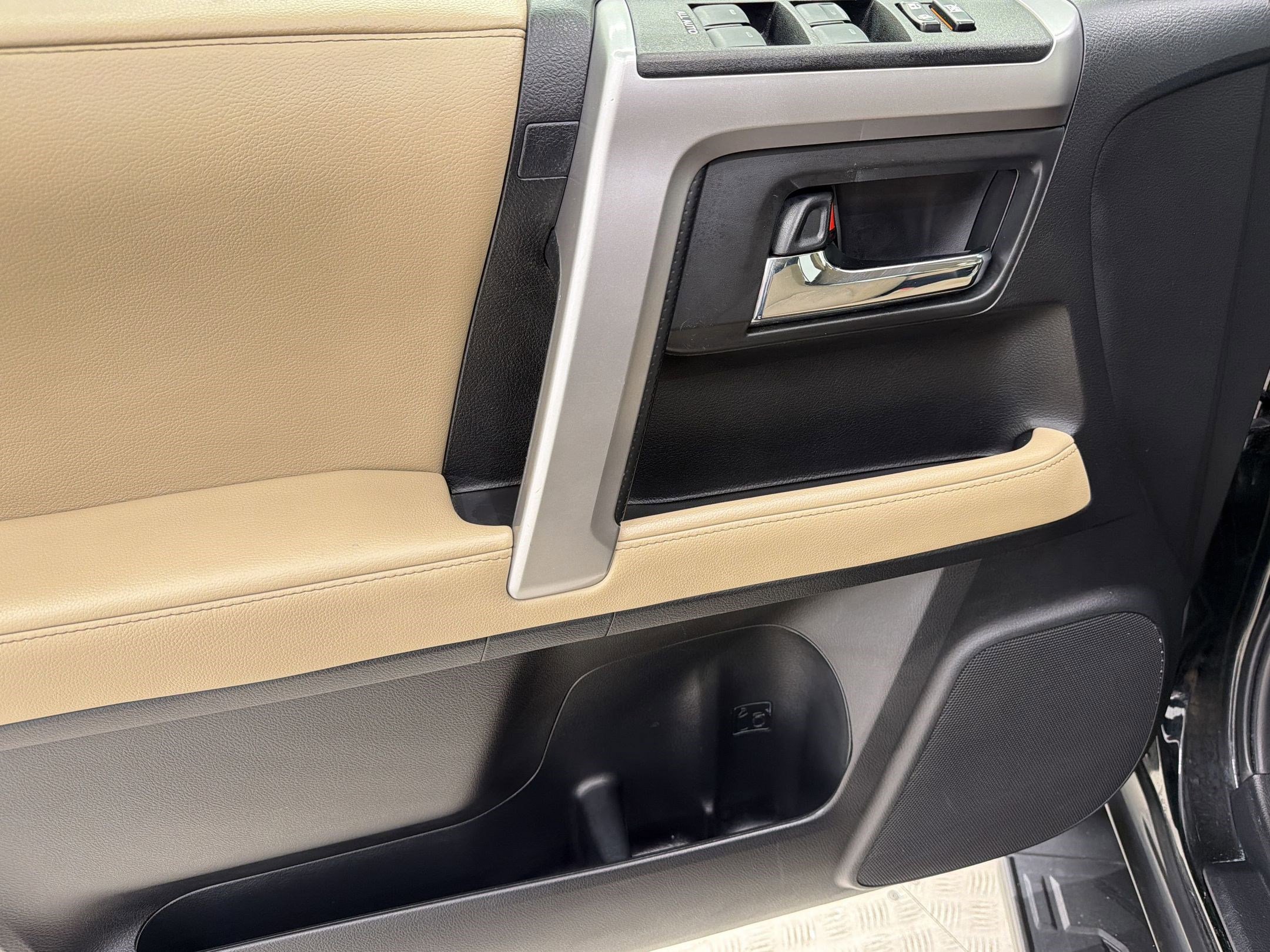 Used 2022 Toyota 4Runner SR5 AWD/4WD image 13