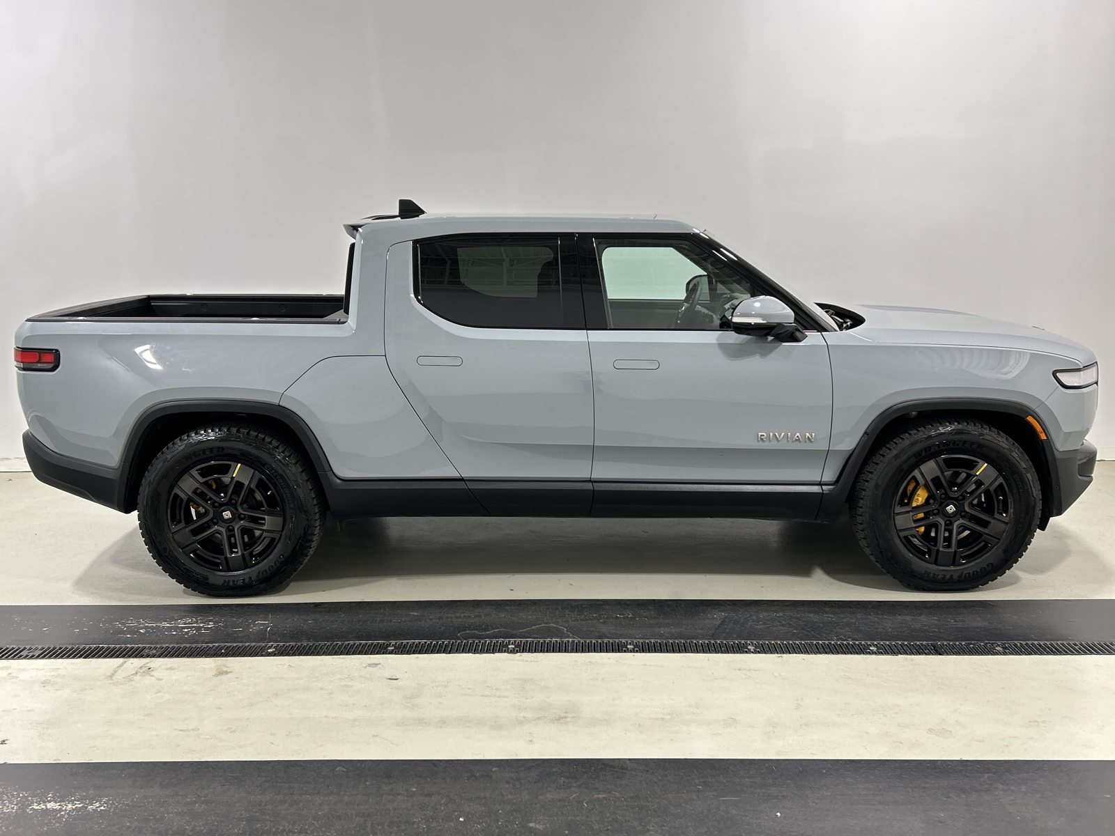 Used 2023 Rivian R1T Adventure Quad AWD/4WD image 6