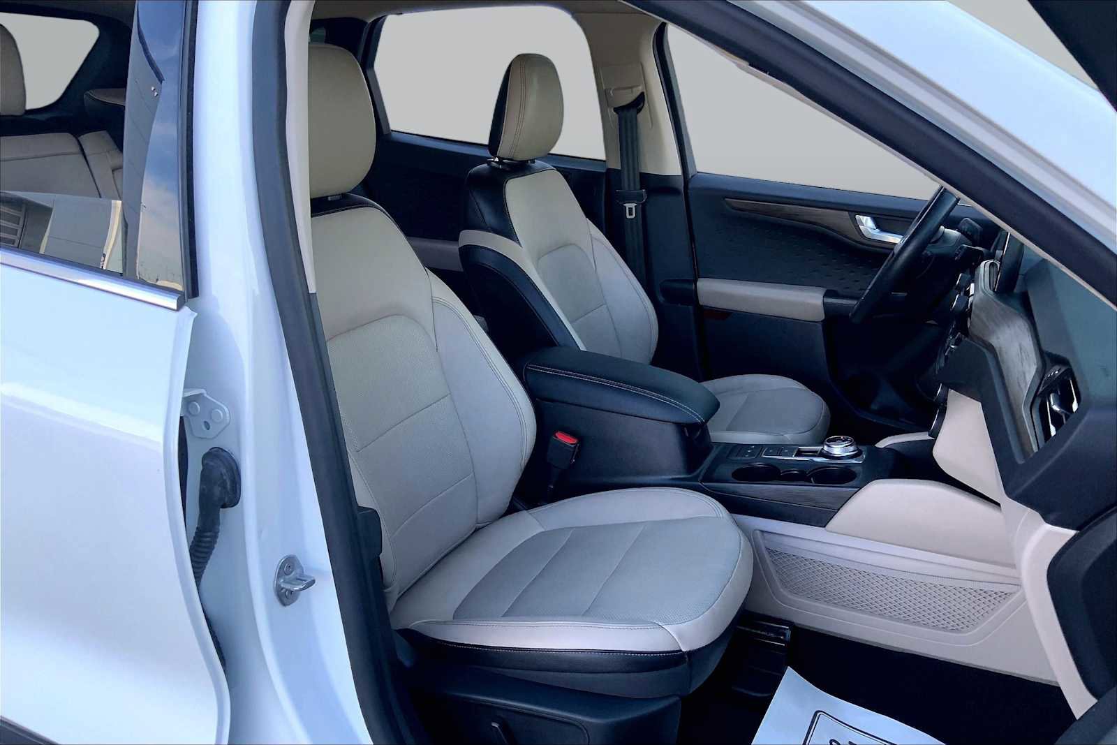 Used 2020 Ford Escape Titanium FWD image 8