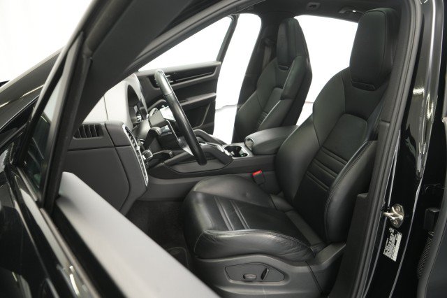 Used 2023 Porsche Cayenne Platinum Edition AWD/4WD image 24