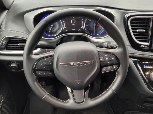 Used 2021 Chrysler Pacifica Touring w/ S Appearance Package FWD image 12