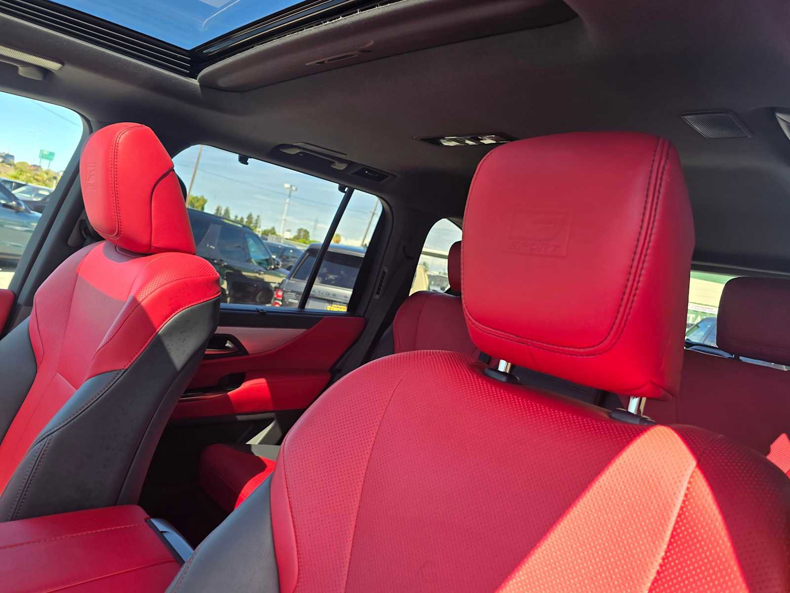 Used 2023 Lexus LX 600 F Sport w/ Accessory Package (Z1) AWD/4WD image 25