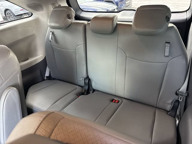 Used 2021 Toyota Sienna Limited FWD image 24