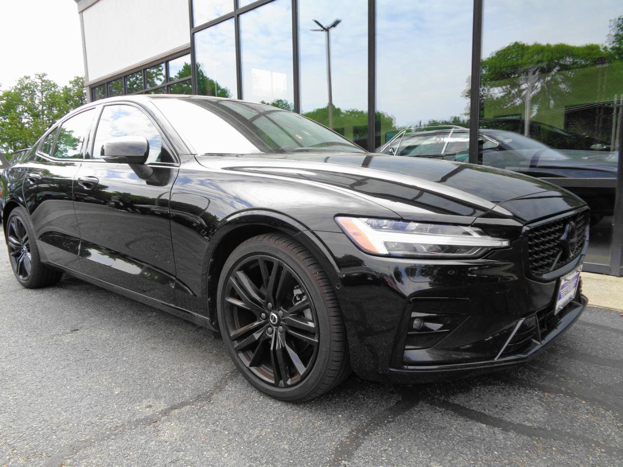 Used 2023 Volvo S60 B5 Plus w/ Climate Package AWD/4WD image 3