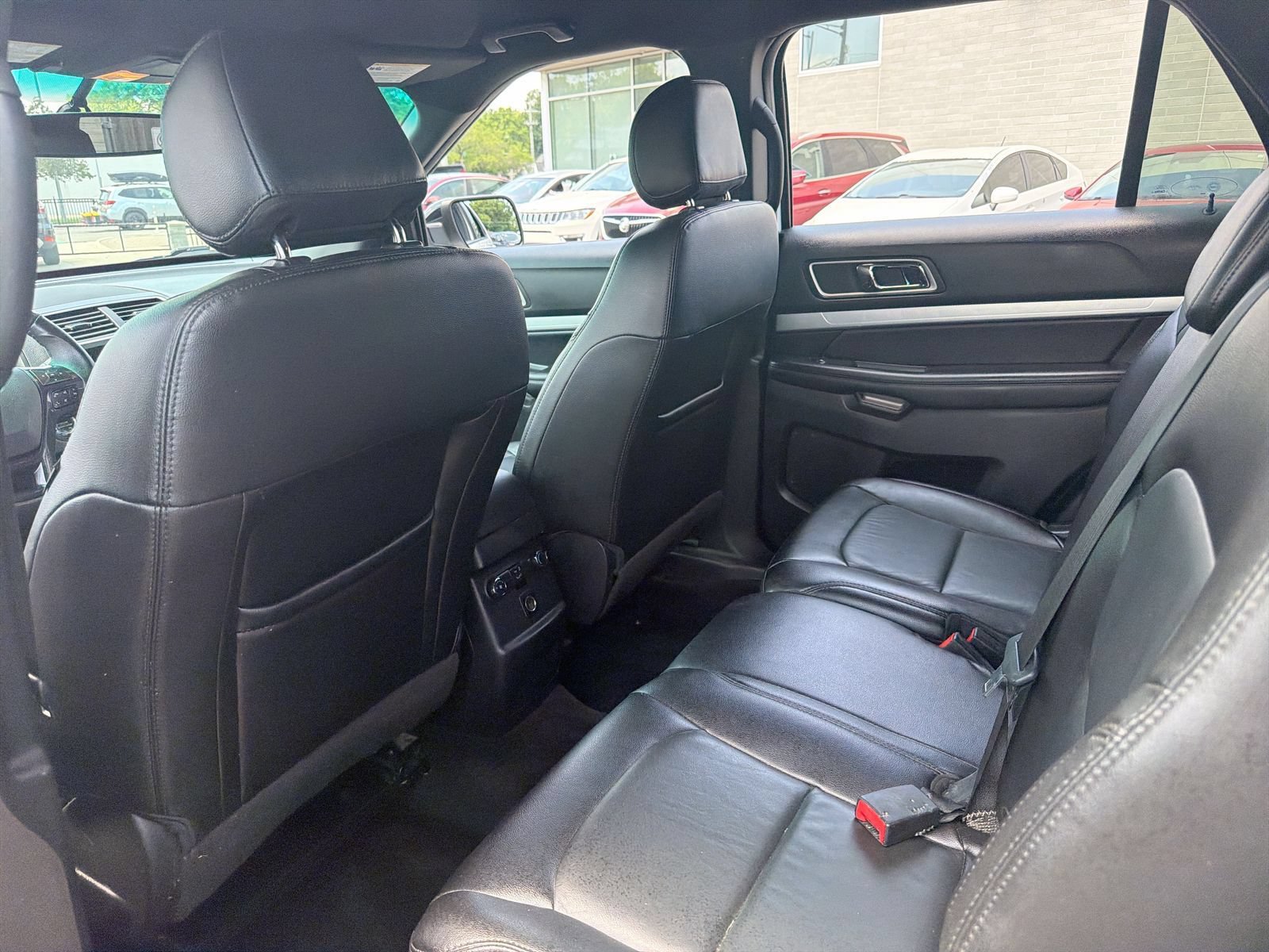 Used 2017 Ford Explorer XLT w/ Equipment Group 202A AWD/4WD image 19