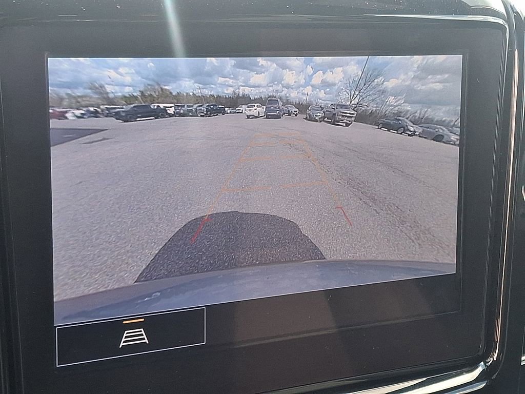 Used 2023 Chevrolet Traverse LT AWD/4WD image 4