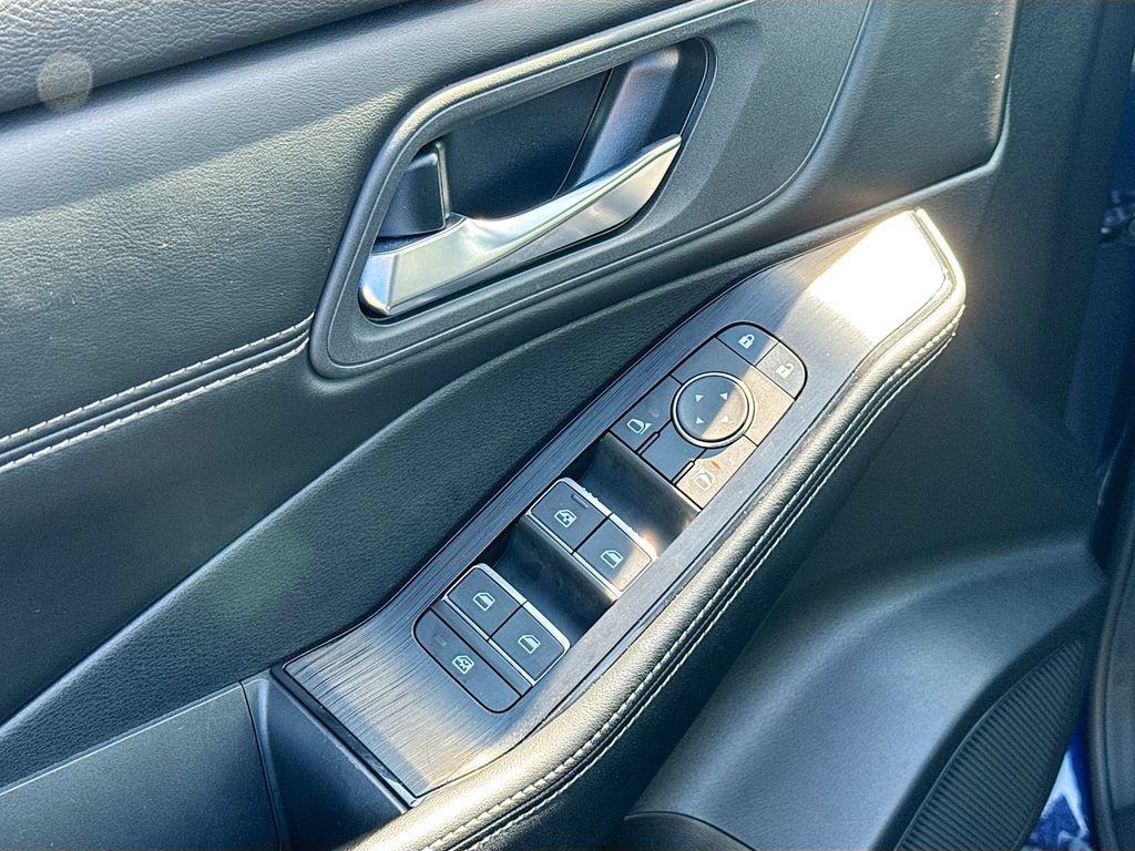 Certified 2024 Nissan Rogue SL FWD image 22
