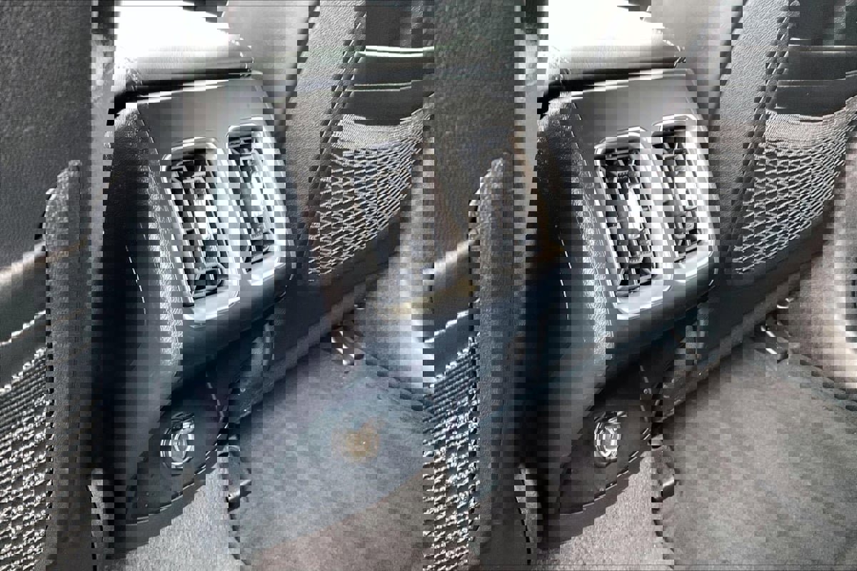 Used 2024 Kia Sorento S image 31