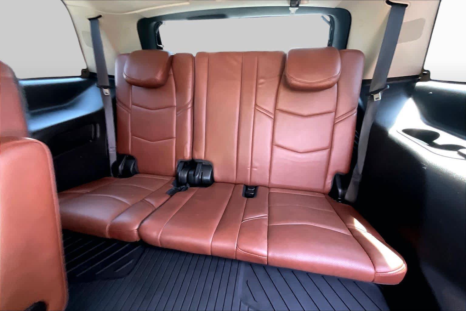 Used 2020 Cadillac Escalade Premium Luxury AWD/4WD image 22