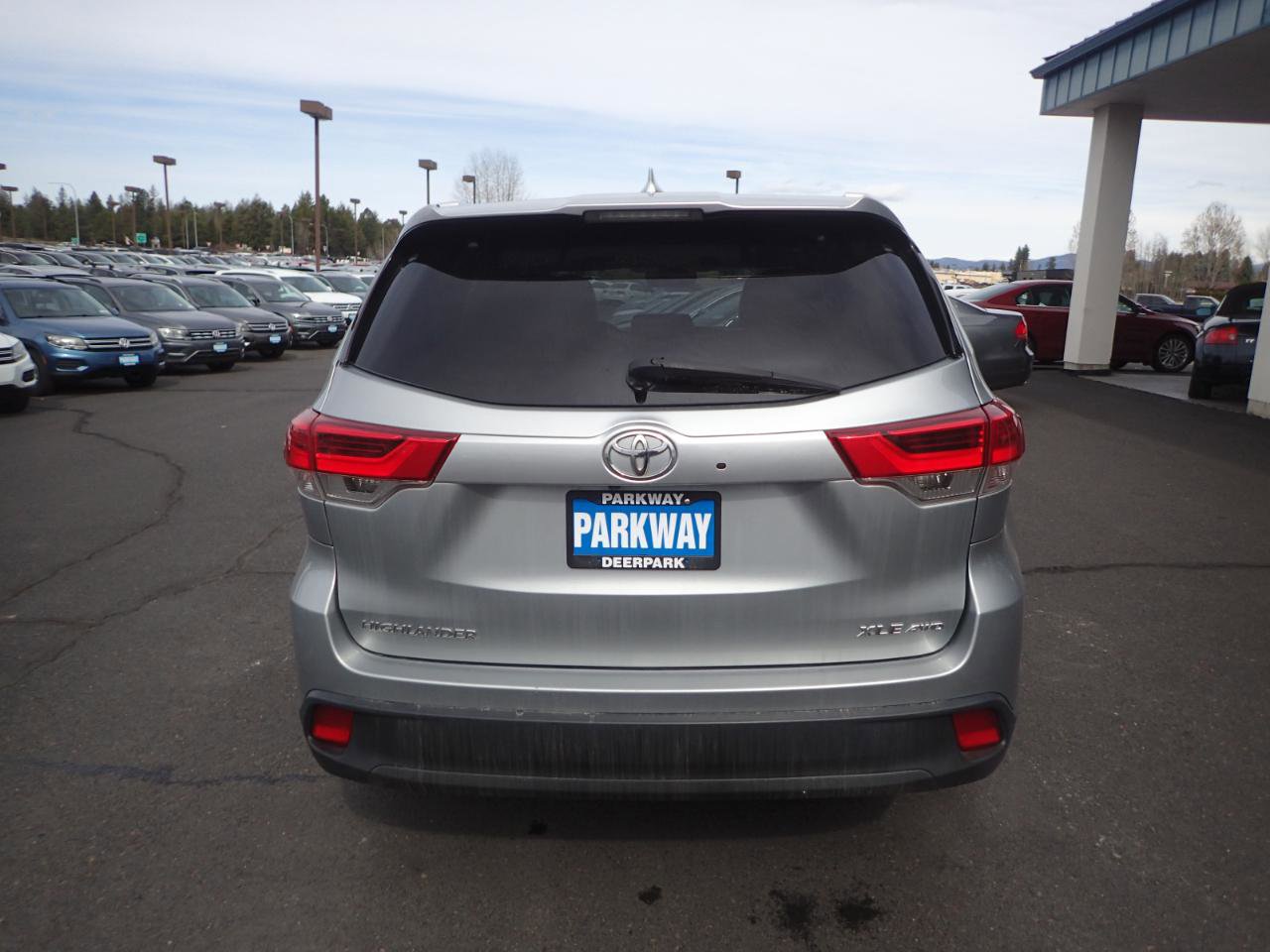 Used 2017 Toyota Highlander XLE AWD/4WD image 4