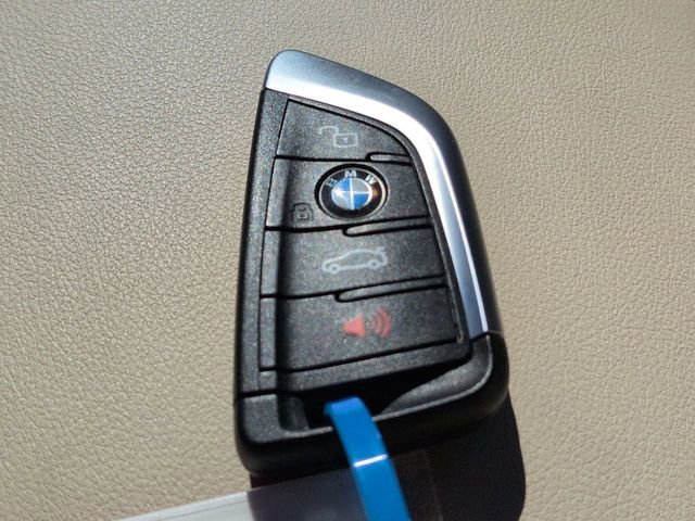 Used 2022 BMW 330e xDrive w/ Premium Package image 33