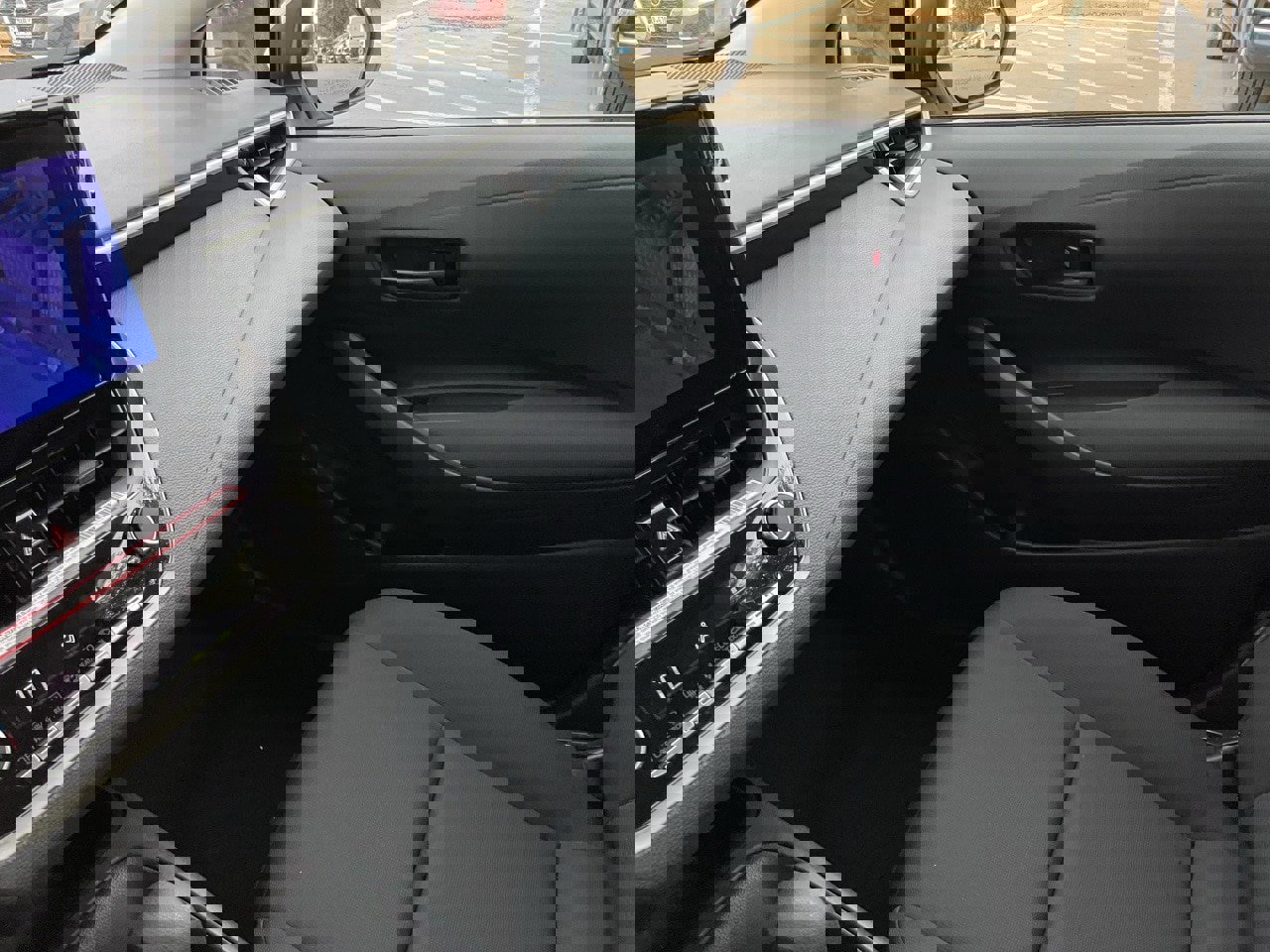 Used 2025 Toyota Corolla LE image 34