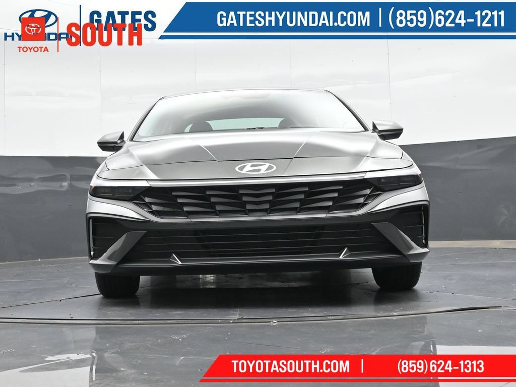 Used 2025 Hyundai Elantra SE FWD image 35