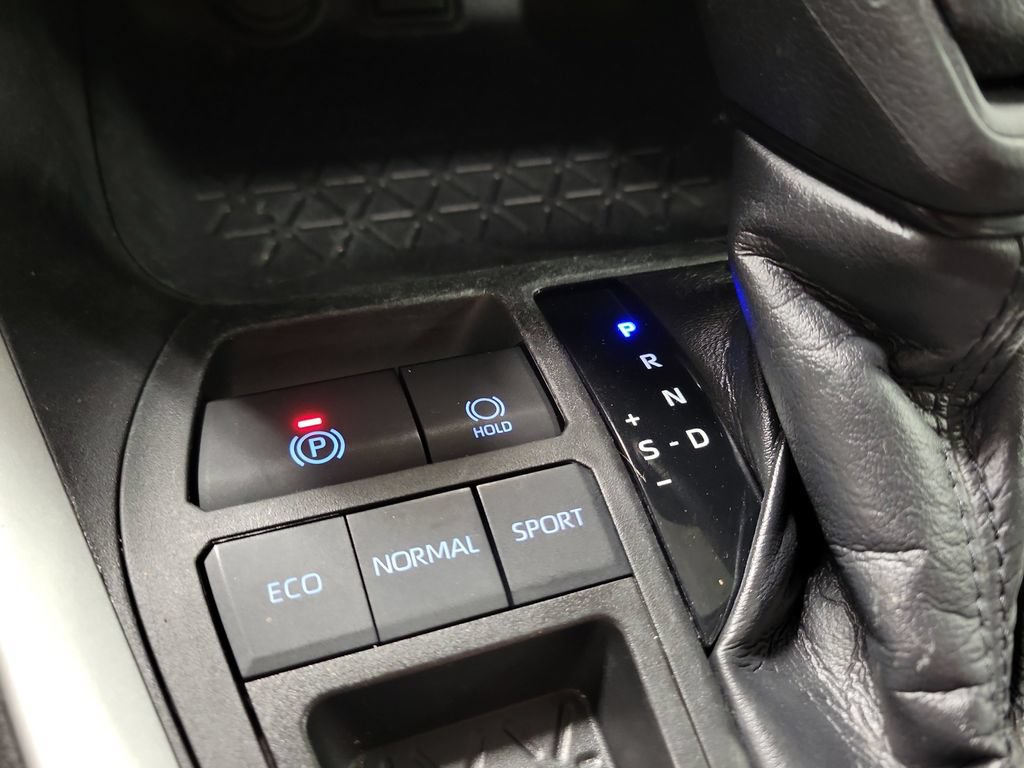 Used 2020 Toyota RAV4 XLE FWD image 19
