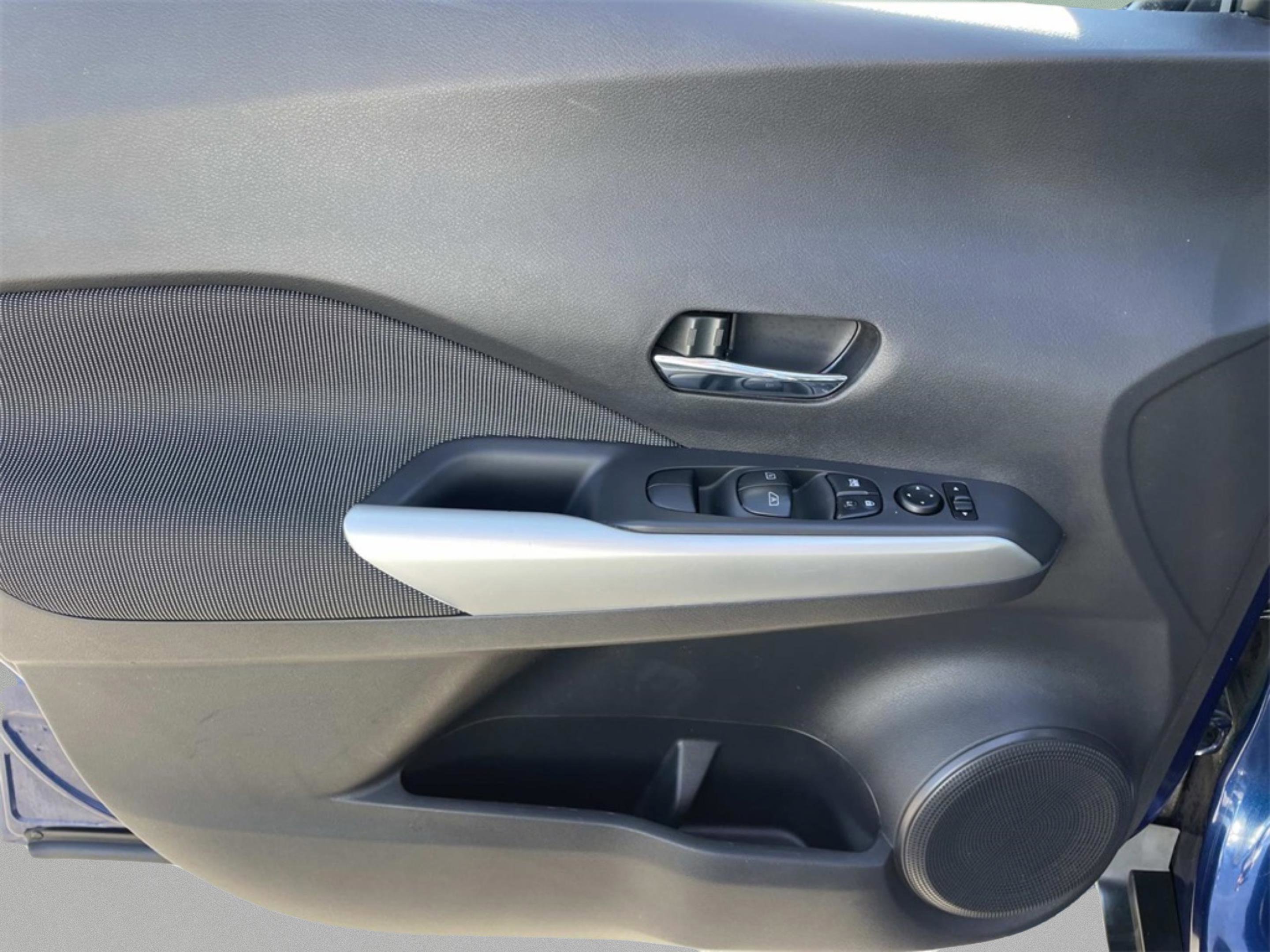 Used 2020 Nissan Kicks SV image 14