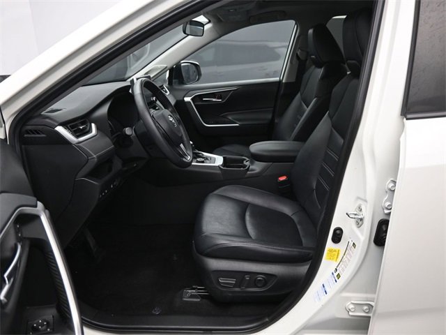 Used 2021 Toyota RAV4 XLE Premium image 24