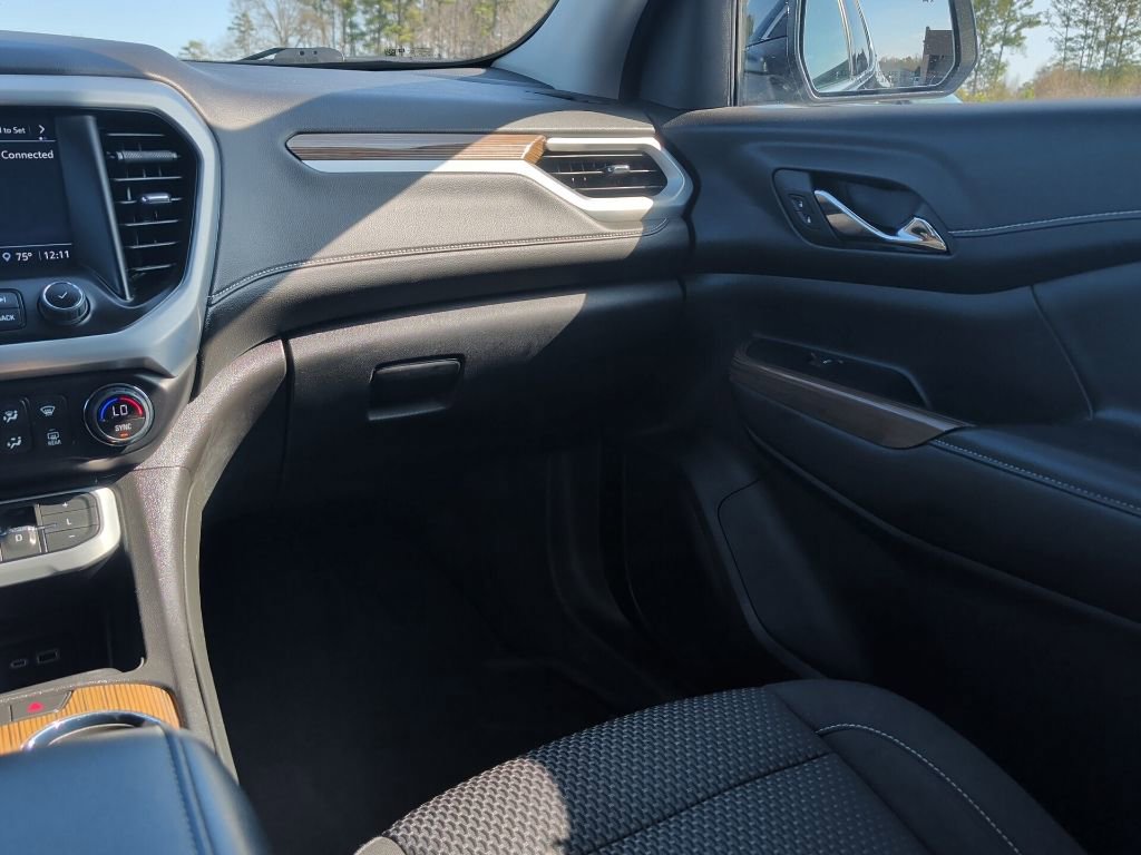 Used 2023 GMC Acadia SLE image 39