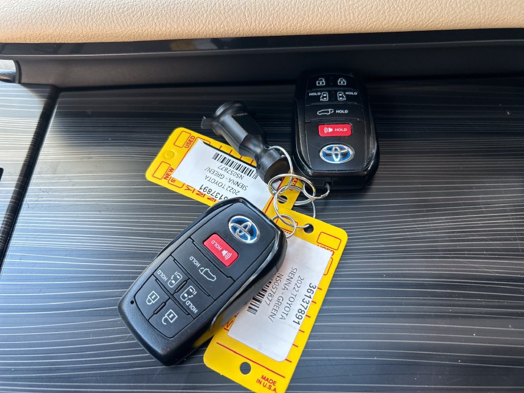 Certified 2022 Toyota Sienna Limited AWD/4WD image 23