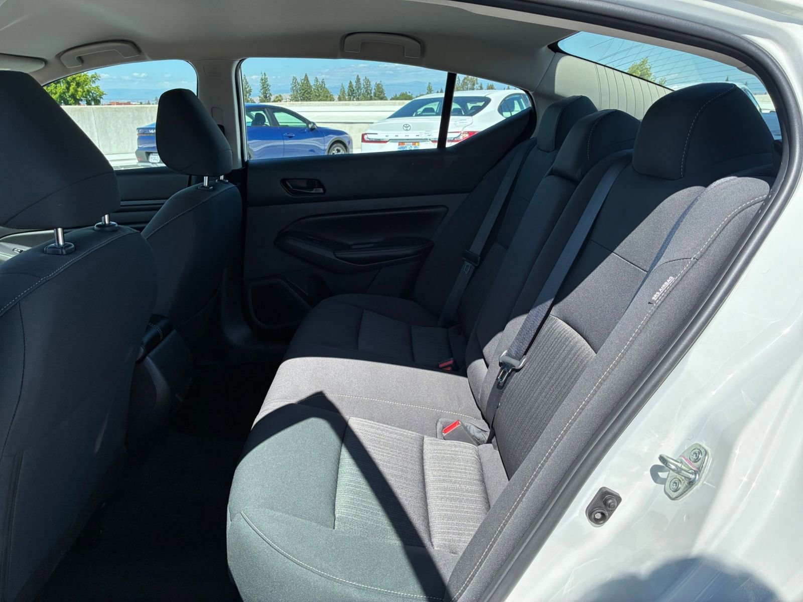 Used 2025 Nissan Altima 2.5 SV FWD image 25