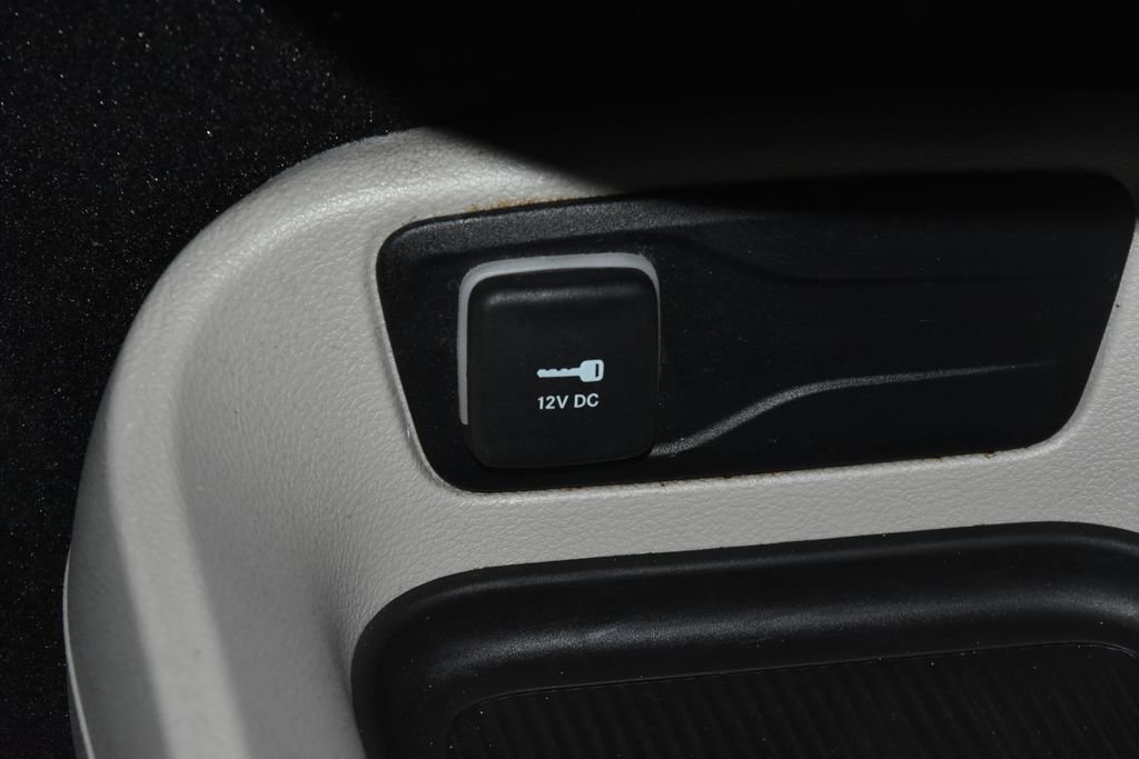 Used 2024 Chrysler Pacifica Touring-L image 16