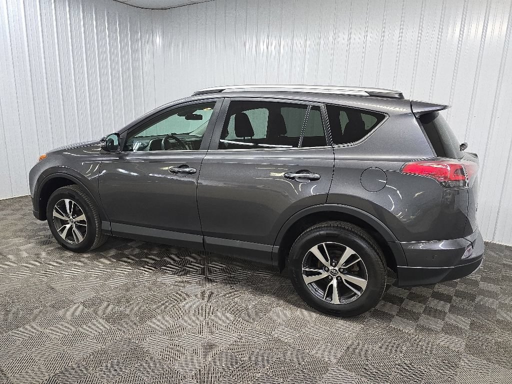 Used 2018 Toyota RAV4 XLE w/ Plus Extra Value Package AWD/4WD image 4