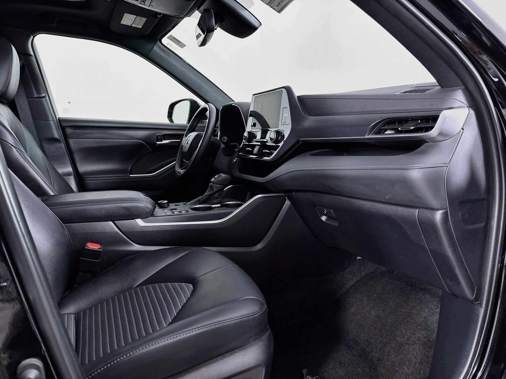Certified 2025 Toyota Highlander XSE AWD/4WD image 30