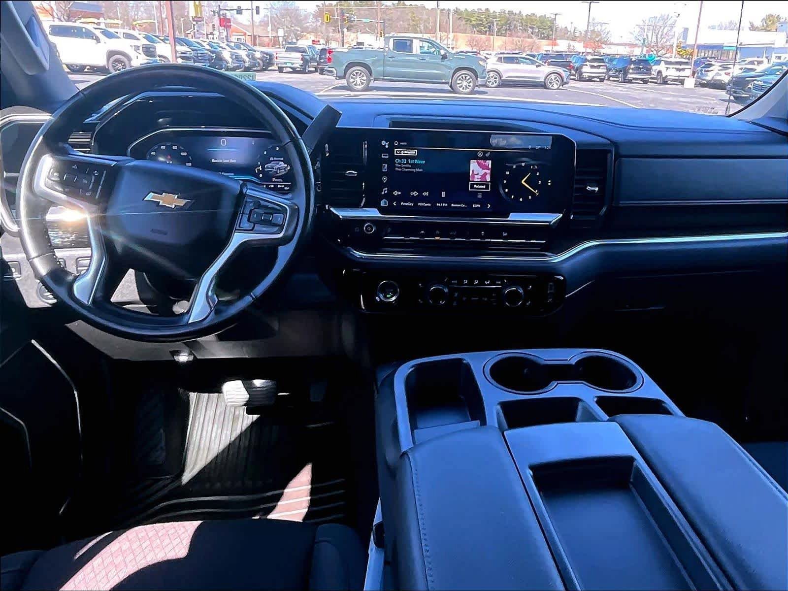 Used 2023 Chevrolet Silverado 1500 LT AWD/4WD image 20