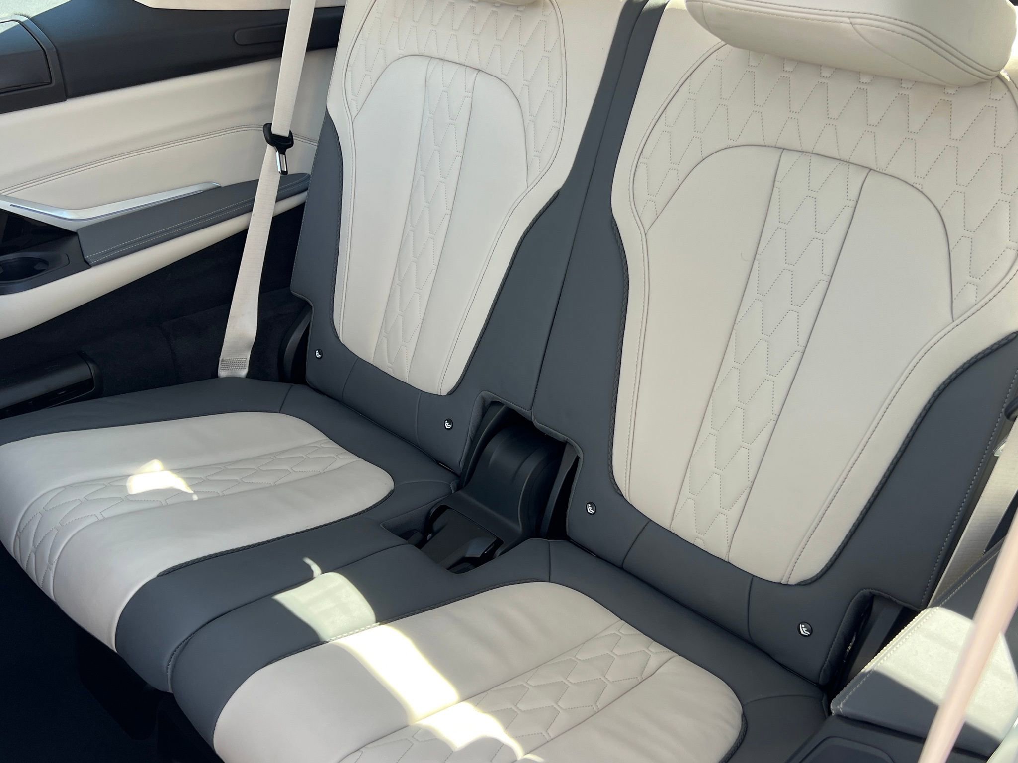 Used 2024 BMW X7 xDrive40i w/ Executive Package image 21