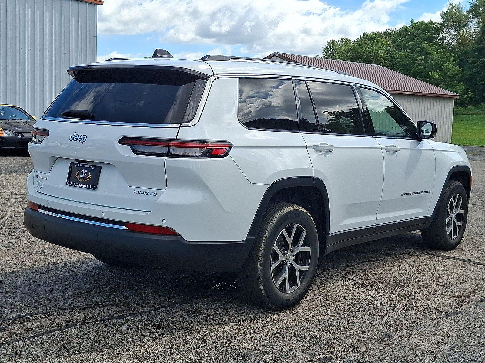 Used 2023 Jeep Grand Cherokee L Limited AWD/4WD image 25
